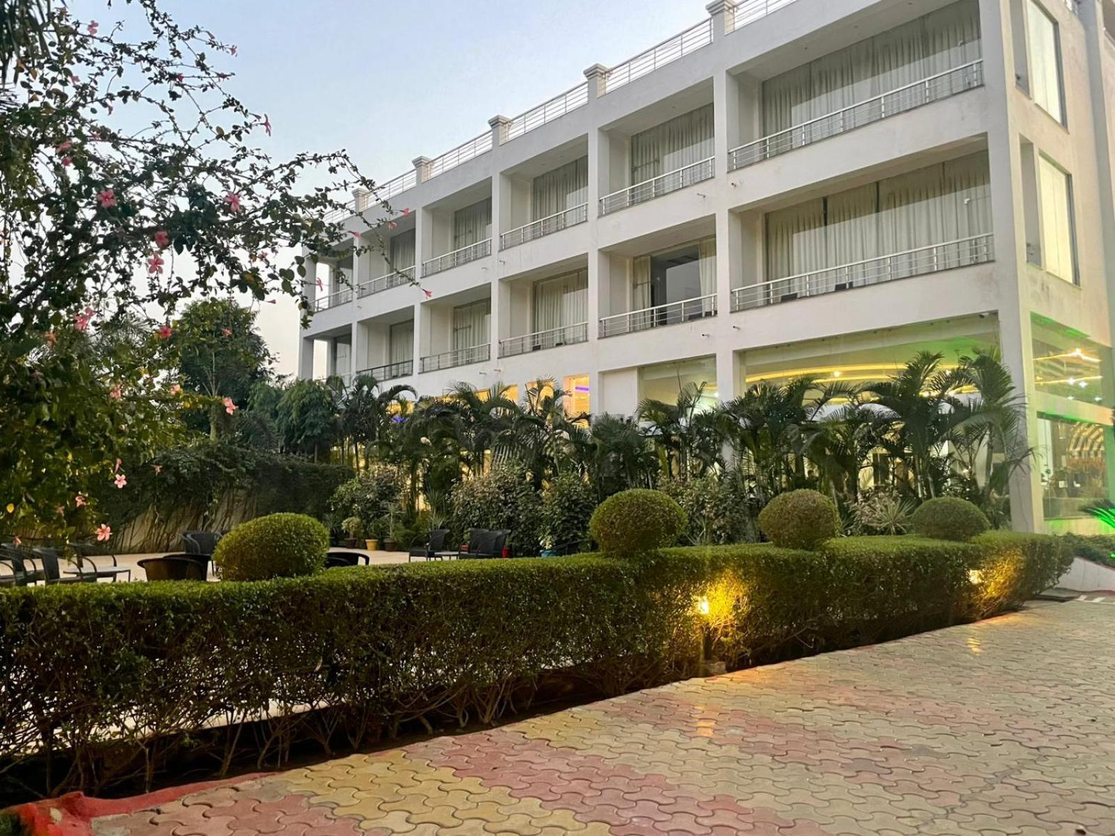 Winsome Resort & Spa Corbett Rāmnagar Exterior foto