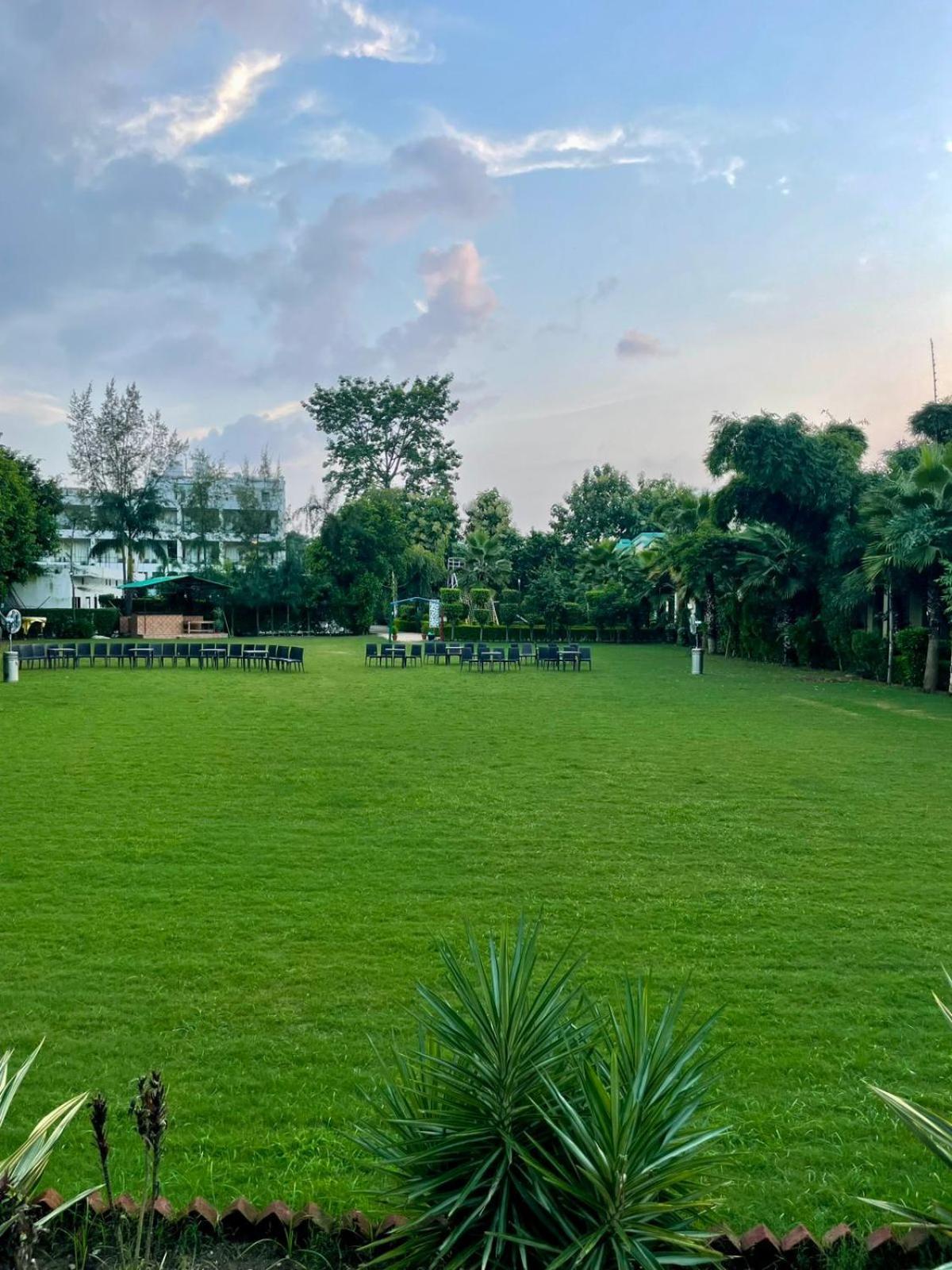 Winsome Resort & Spa Corbett Rāmnagar Exterior foto