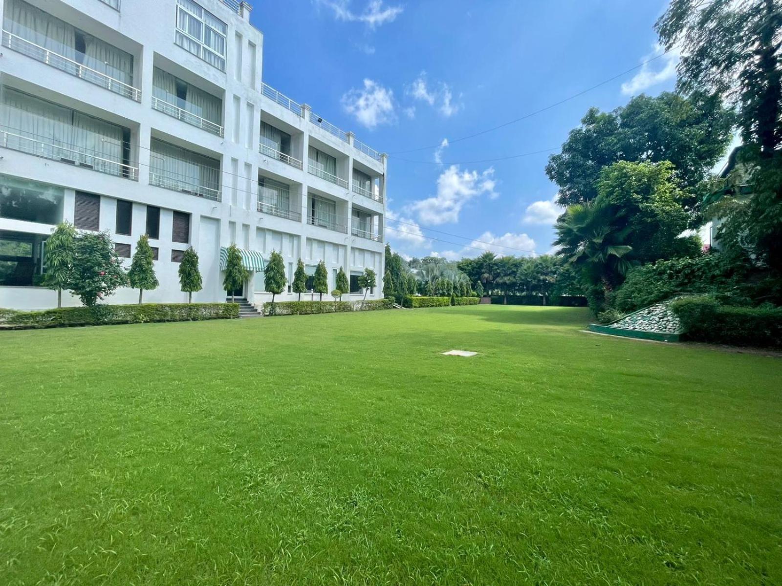 Winsome Resort & Spa Corbett Rāmnagar Exterior foto